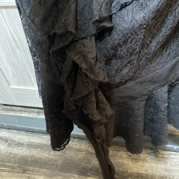 Black Lace Ruffled Jacket - Picture 2 of 2